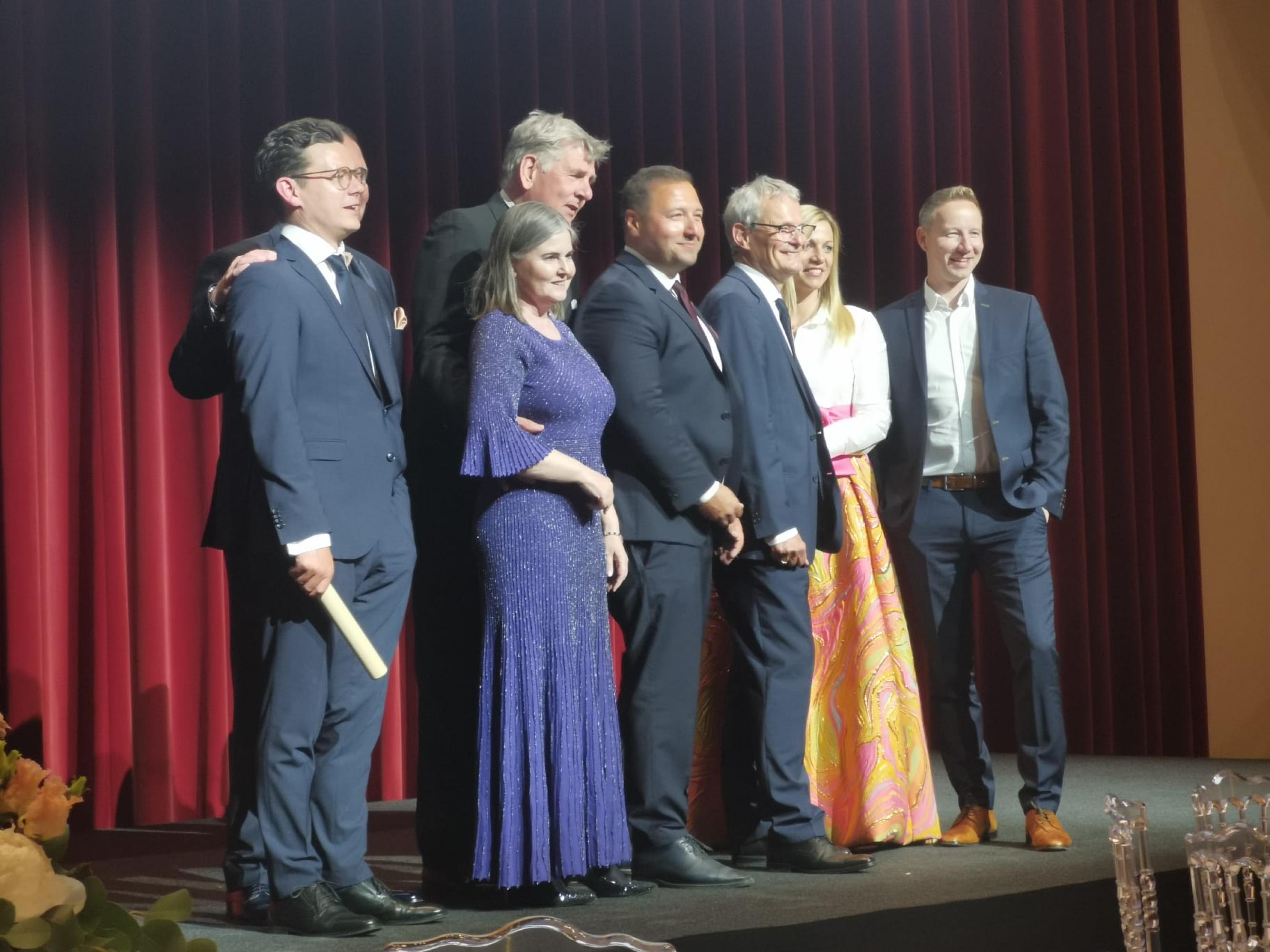 Der VDM-Vorstand v.l.n.r. Kilian Schwaiger, Petra Zieringer, Achim Linghorst, Muat Bayram, Ralf Schmitz, Martina Gratz und Florian Moorkamp. Michael Planger ist nicht auf dem Foto.